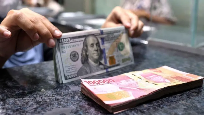 Rupiah Ditutup Melemah ke Rp 17.881 per Dolar AS