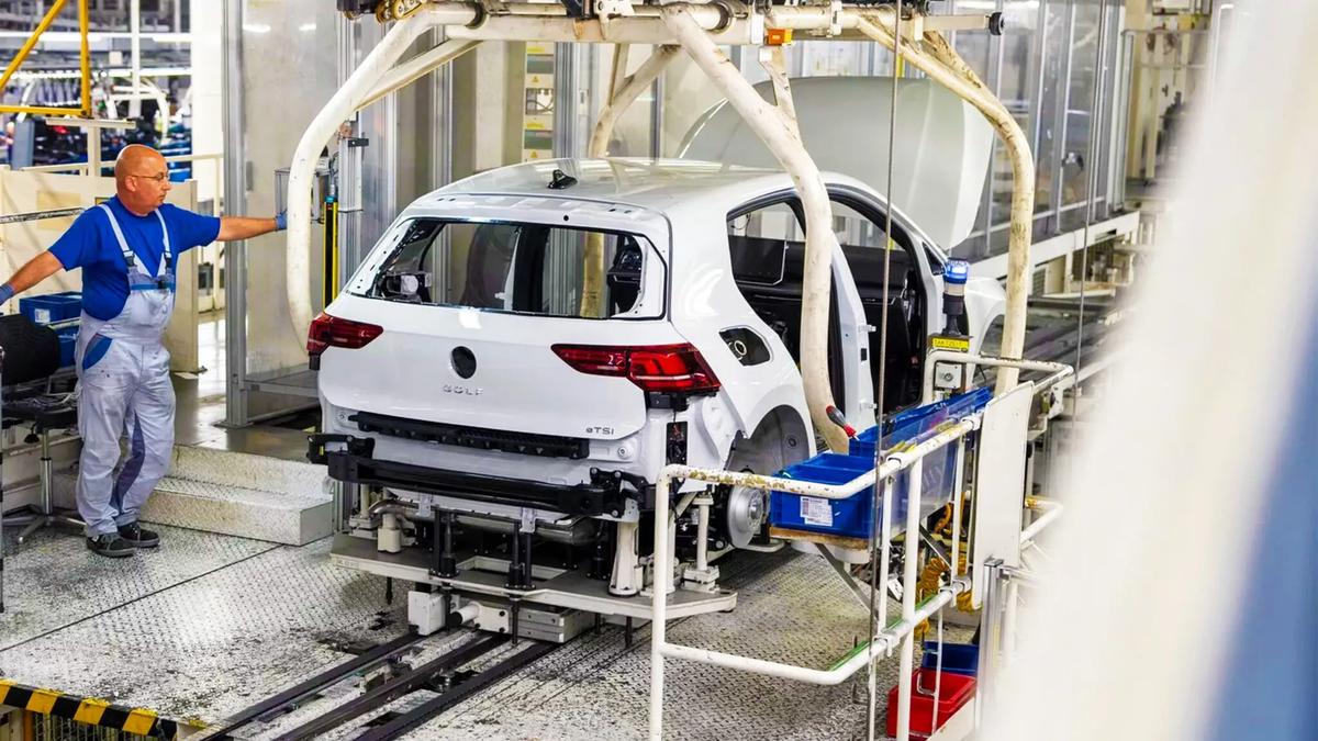 Volkswagen Dilanda Penyelundupan Mobil China, Layar 100 Ribu Karyawan