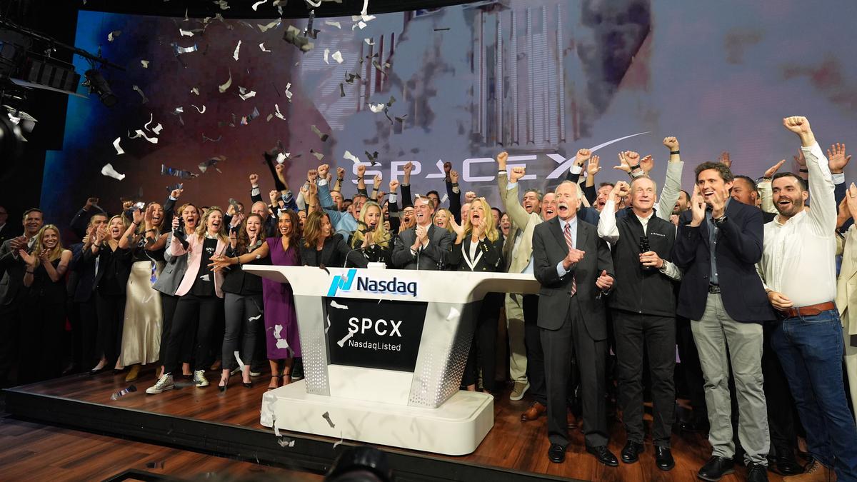 IPO Terbesar Sepanjang Sejarah, Saham SpaceX Naik 19% Perdagangan Perdana
