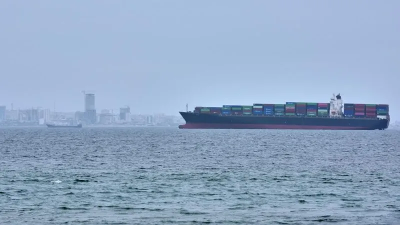 Iran Ancam Tutup Selat Bab al