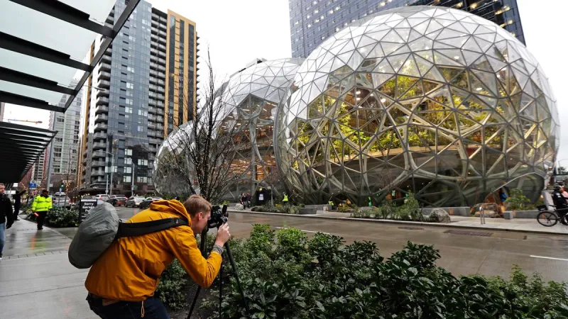 Menggugat Proyek AI, 3 Insinyur Amazon Diklaim Dipotong Gaji!