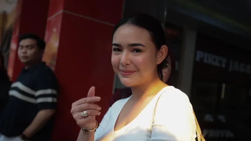 Amanda Manopo: Diapers Jadi Pelindung Lucu Saat Ganti Popok Anak