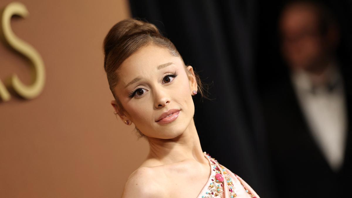 Ariana Grande CLBK Ricky Alvarez, Lirik Thank U Next Berubah