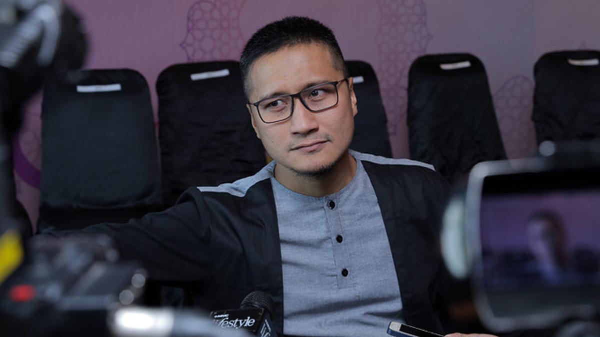 Arie Untung Berduka, Ayahnya Meninggal Dunia