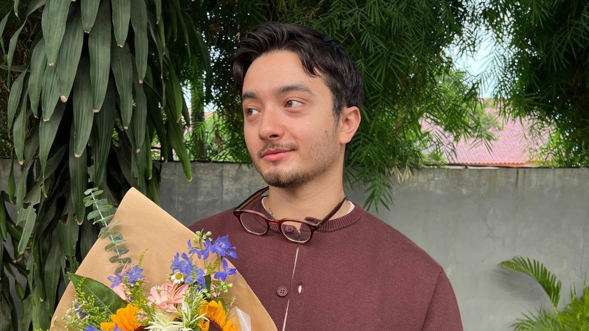 Bryan Domani Merangkai Bunga Jadi Terapi Favorit