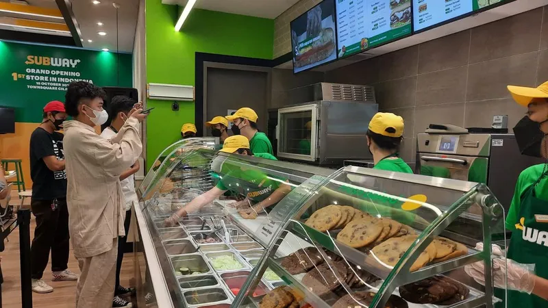 Subway Ubah Pola, Kaca Transparan Jadi Rahasia Sukses
