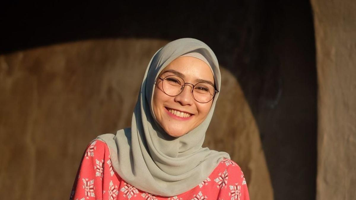 Zaskia Adya Mecca Antar Anak Sekolah Motor, Bikin Panik