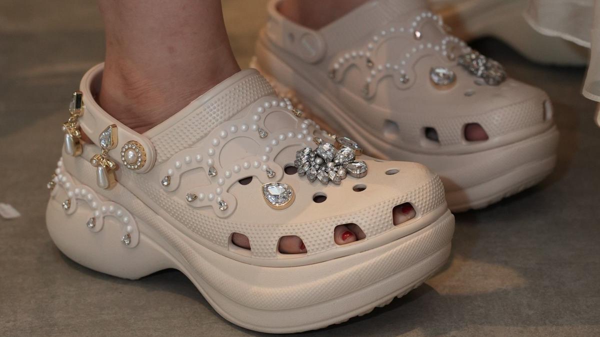 Crocs: Dari Terjelek hingga Global Leader dengan Strategi yang Mengejutkan
