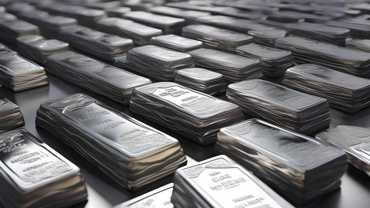 Harga Perak Antam Turun Rp1.500 Dampak Pasar Global