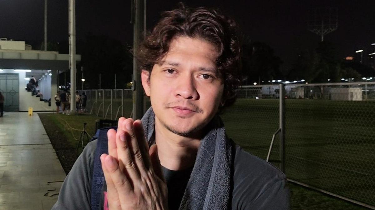 Iko Uwais Umumkan Hamil Anak Ketiga, Kado Anniversary Pernikahan 14 Tahun