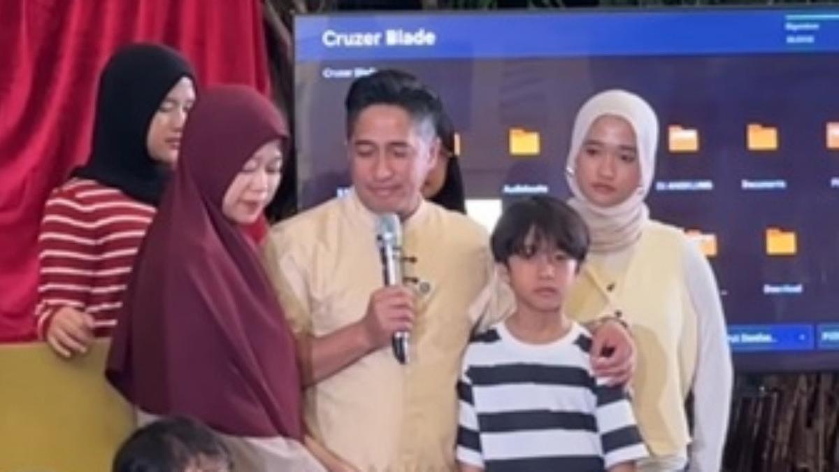 Irfan Hakim Rayakan 19 Tahun Pernikahan, Sunat Dzaky Jadi Fokus