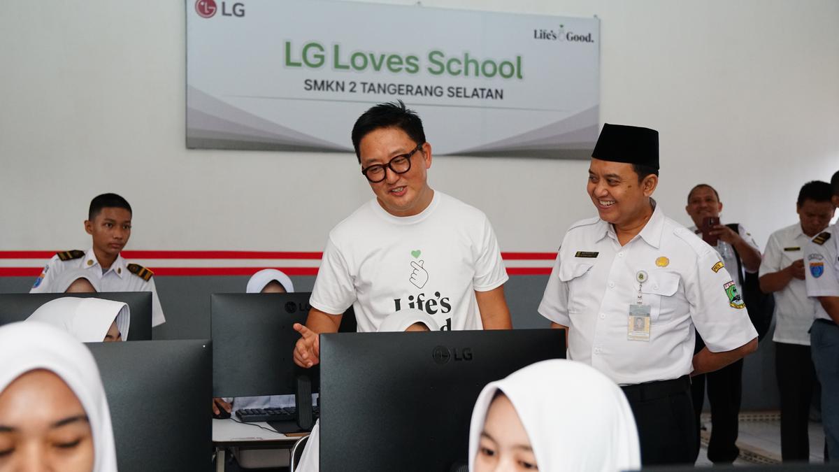 LG Mendukung Pendidikan Vokasi Monitor & Renovasi Aula