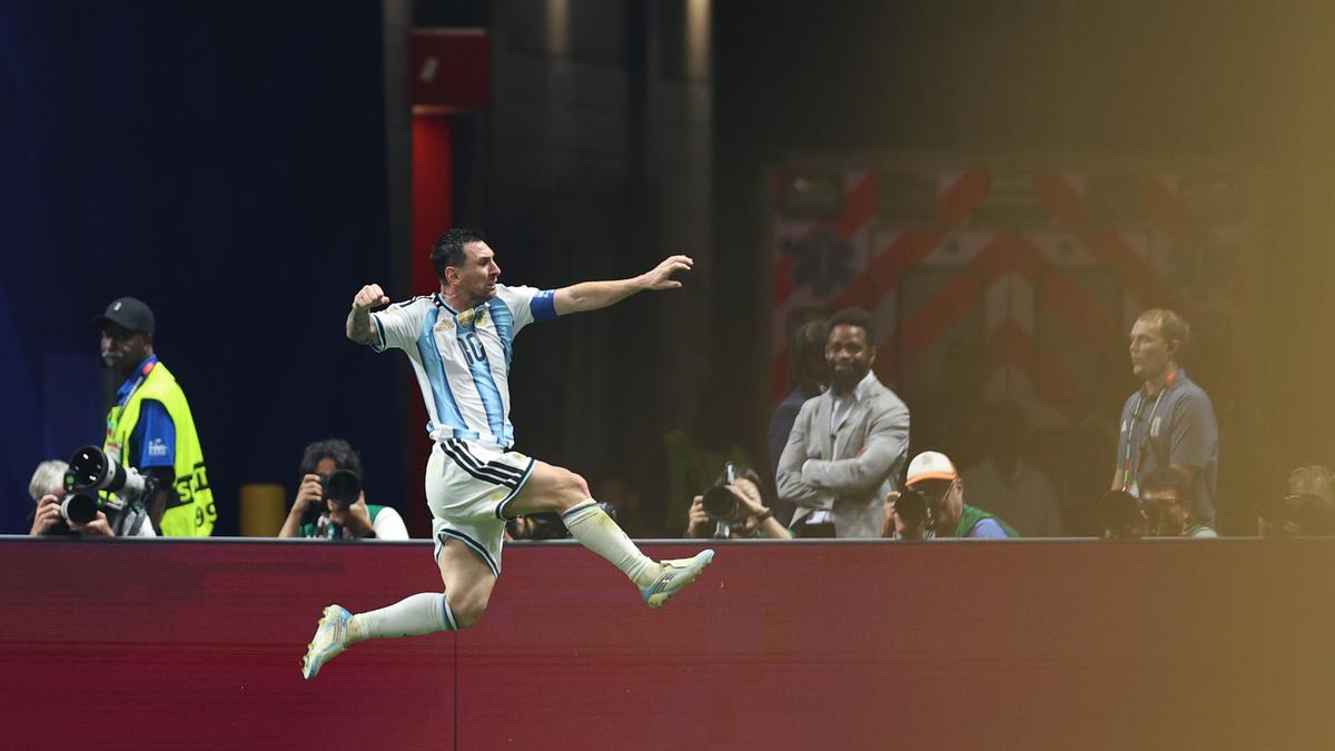 Lionel Messi kembali menunjukkan keteguhan emosional dalam Pertandingan Dunia 2026 setelah gagal menghentak penalti