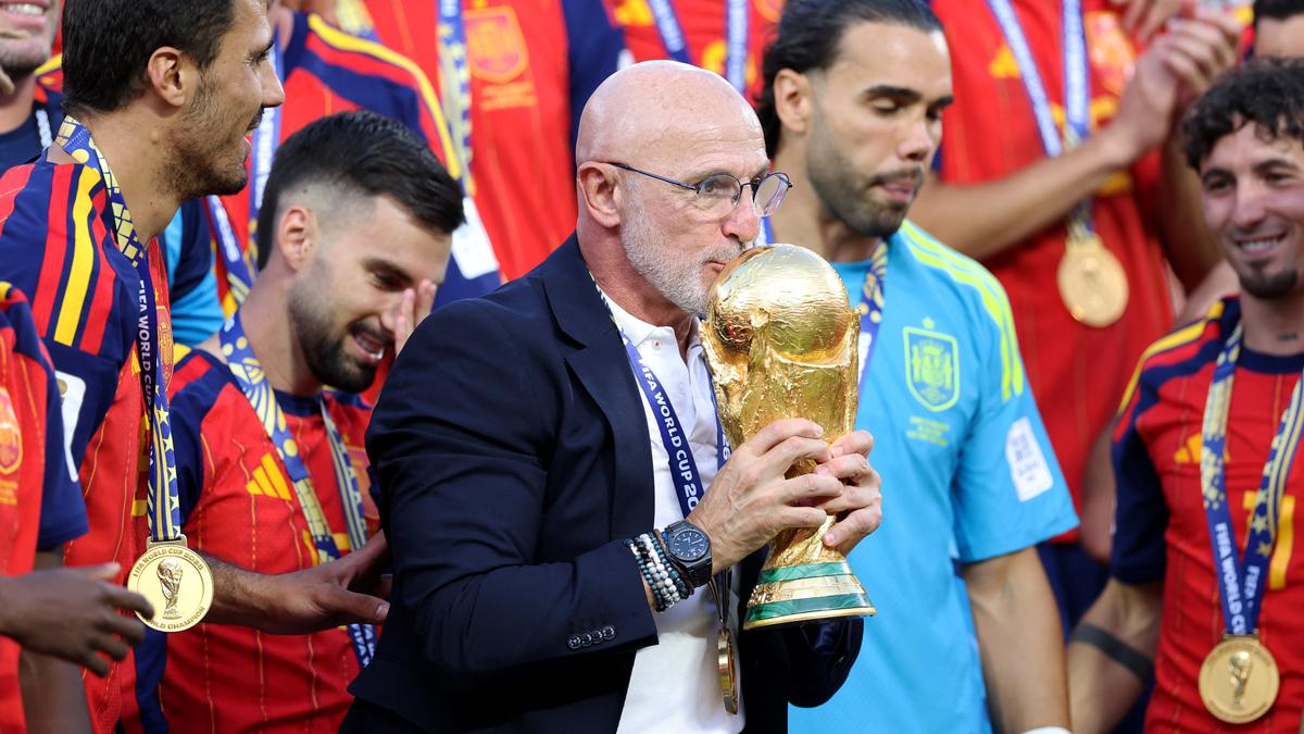Luis de la Fuente Raih Kejuaraan Dunia 2026 Tanpa Klub Elite