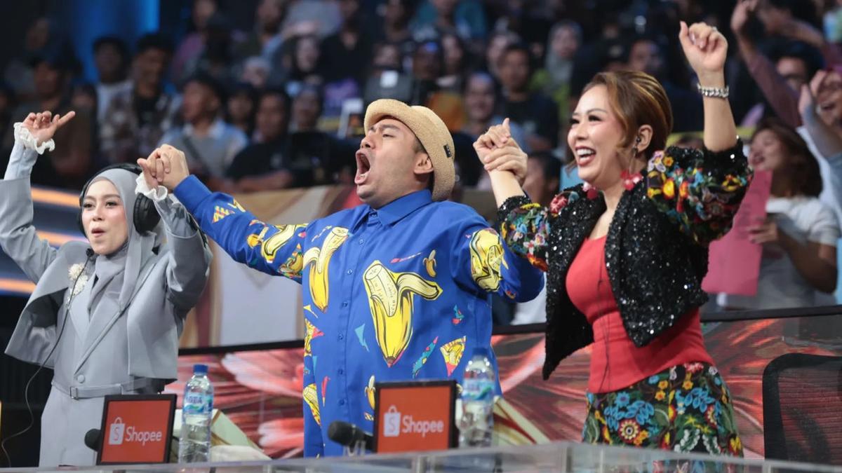 Lesti, Soimah, Nassar Memberi Standing Ovation pada Ari di Dangdut Academy 8