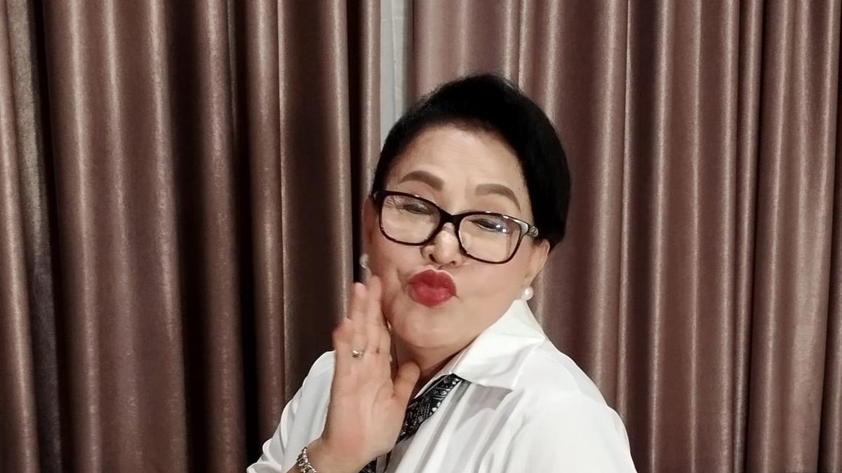 Mpok Atiek Pensiun? Kebiasaan Kerja Sebagai Obat Agar Tetap Sehat