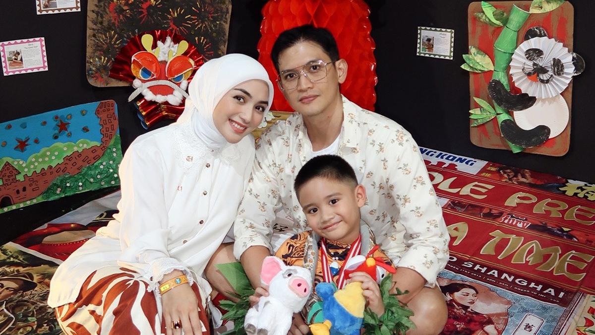 Citra Kirana dan Rezky Aditya Hadir di Acara Sekolah untuk Mendukung Athar