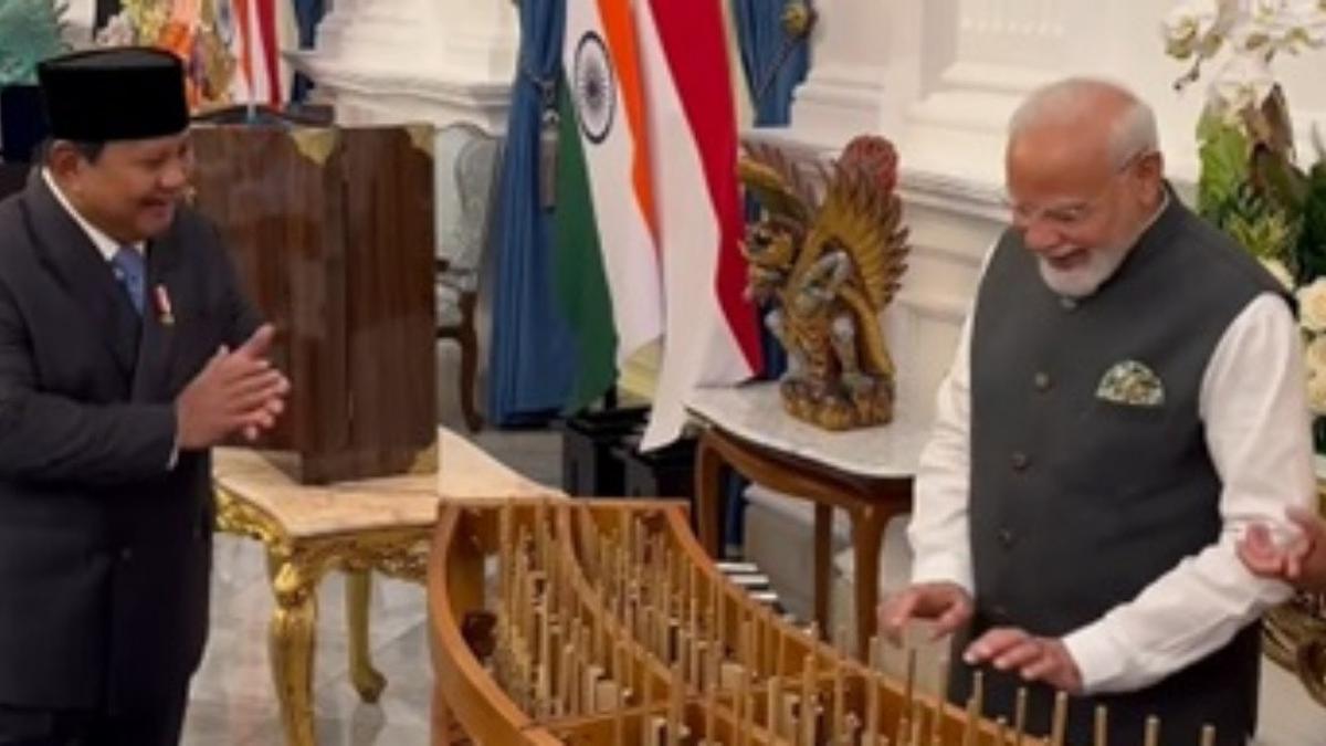 Prabowo Beri Angklung ke PM India, Simbol Persahabatan Budaya