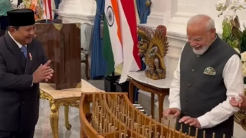 Prabowo Beri Angklung ke PM India, Simbol Persahabatan Budaya