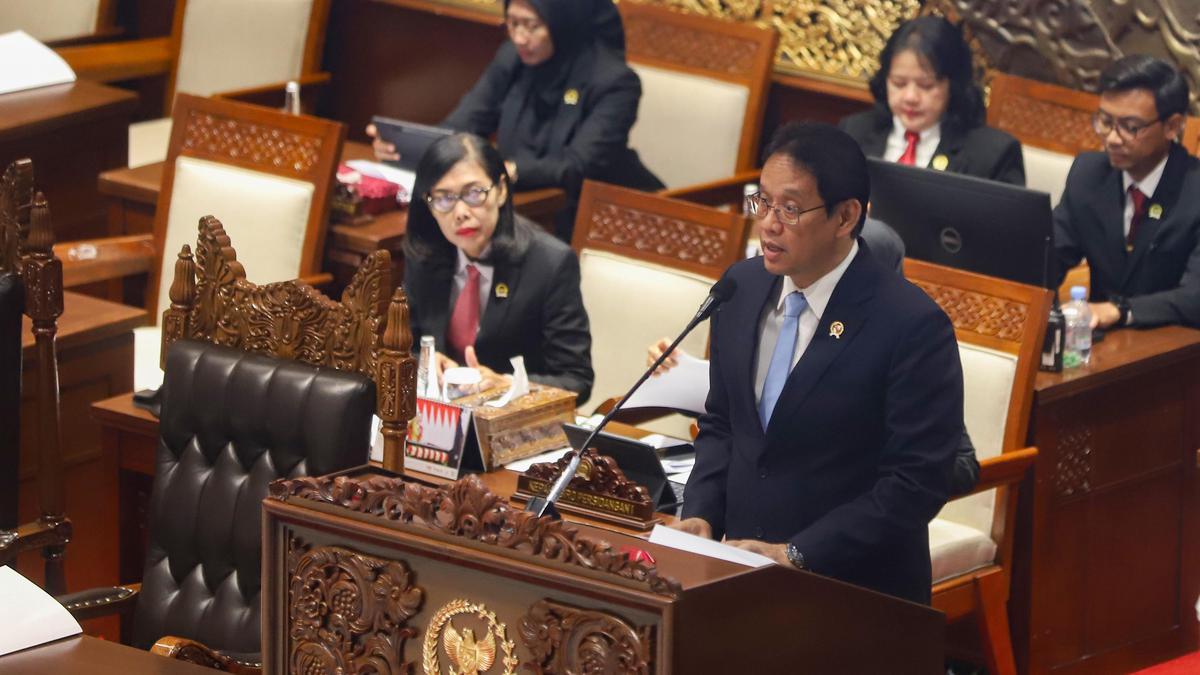 Purbaya Tunggu 40 Perusahaan Besi Baja Pajak Terutang 500 M