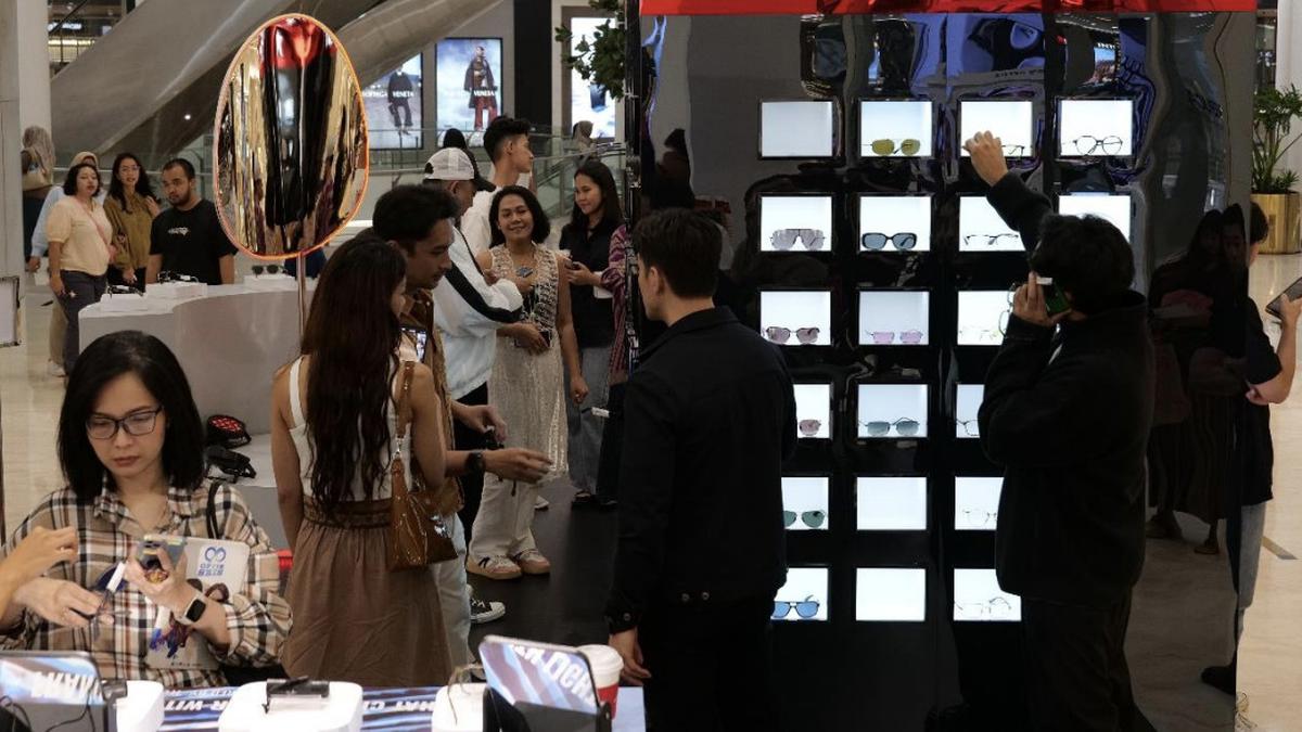 Ray-Ban Stories Jadi Smart Glasses Terbaik