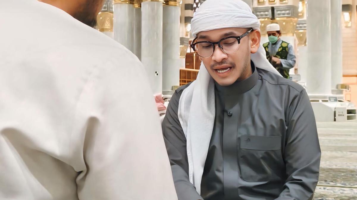 Ruben Onsu: Dedikasi dalam Belajar Al-Qur’an di Madinah