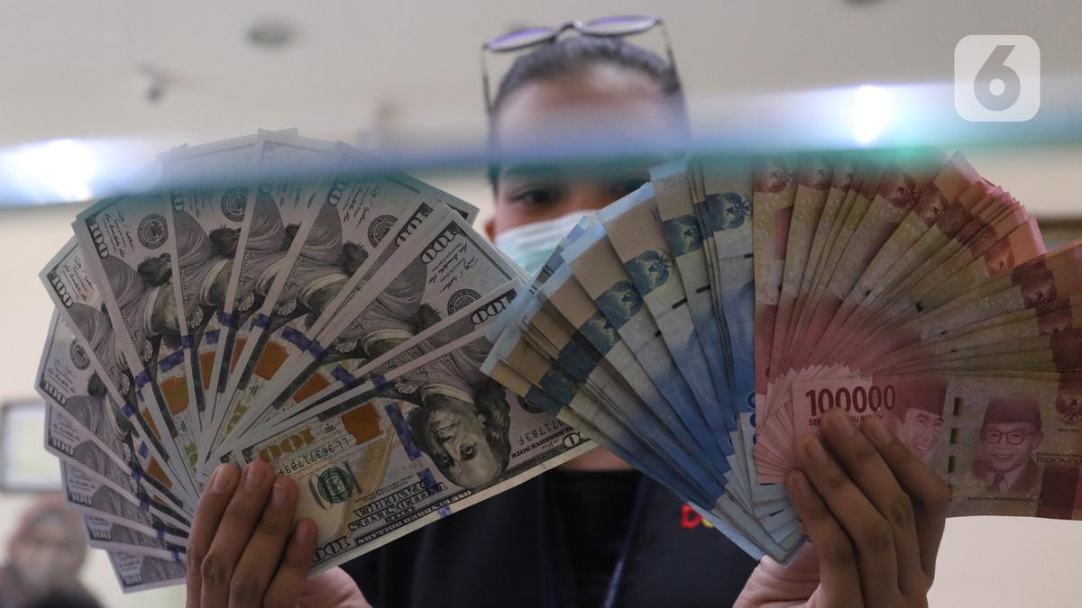 Rupiah Ditutup di Level 18.000 per Dolar AS