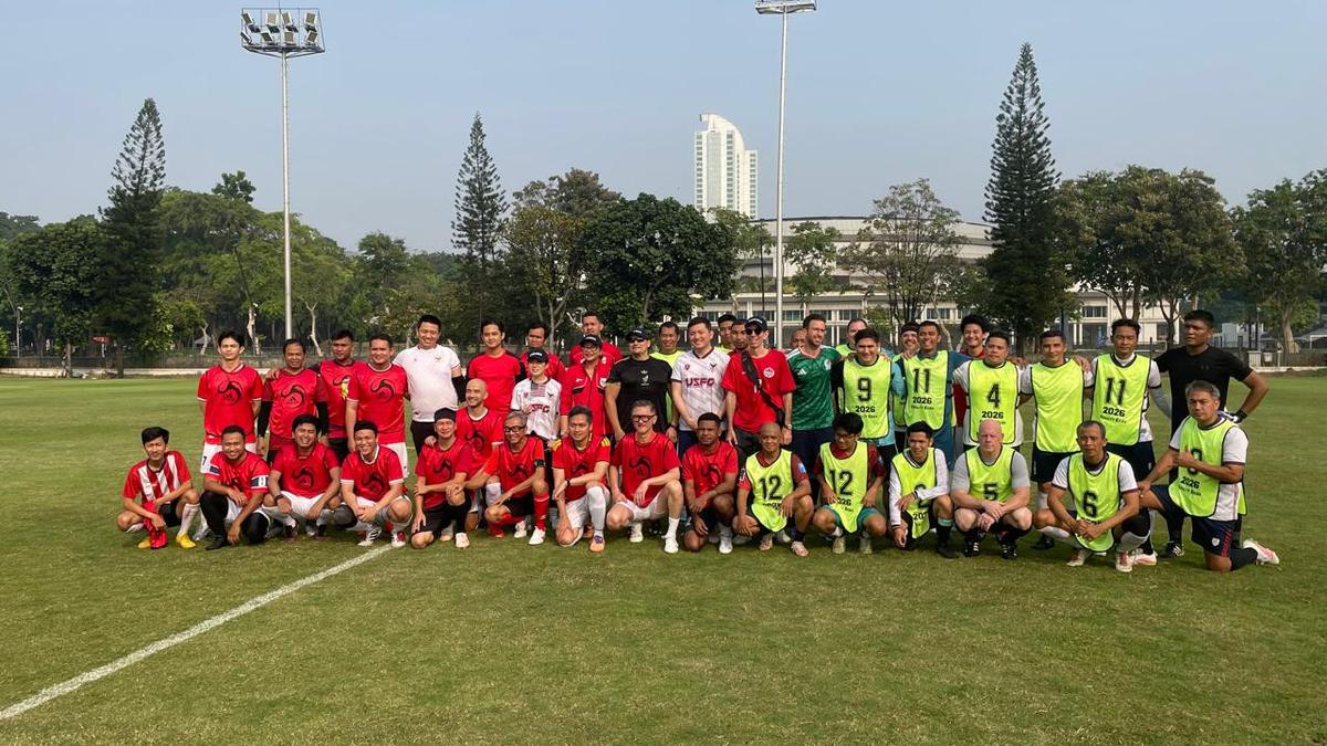 Diplomasi Bola GBK Indonesia vs Tim Gabungan Piala Dunia