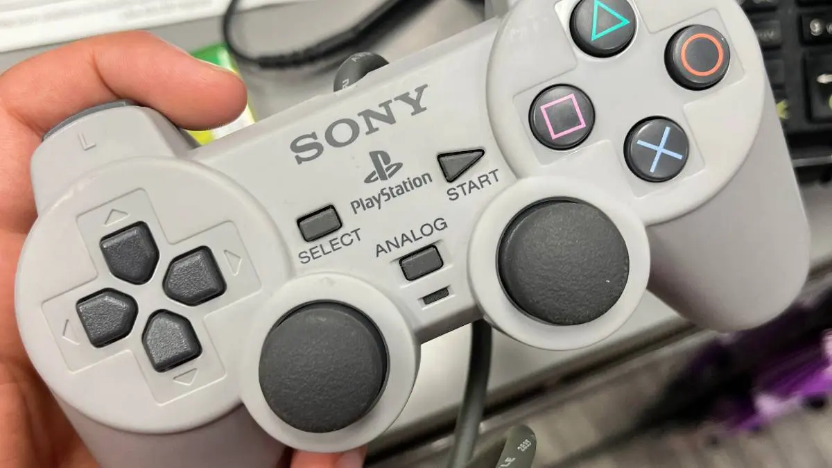 Sony Gagal Rilis DualShock Emulator PS1 Akibat Royalti