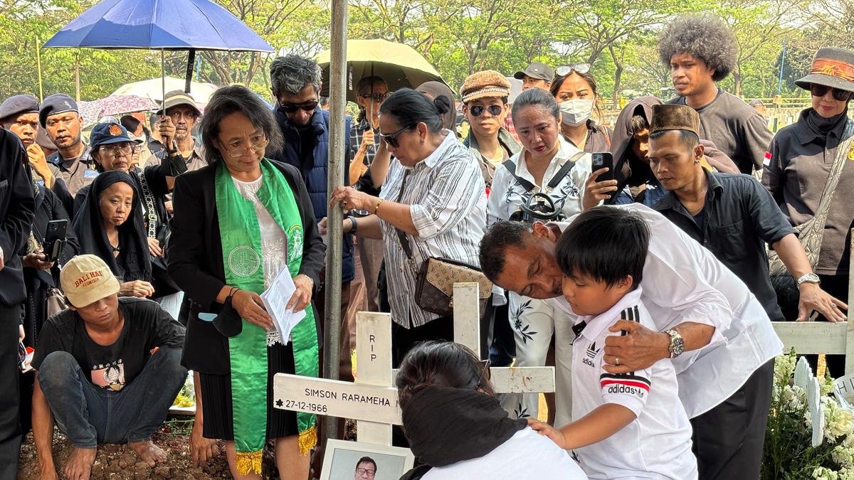 Rika Ceritakan Tidak Ada Tanda Sebelum Ayah Temon Meninggal