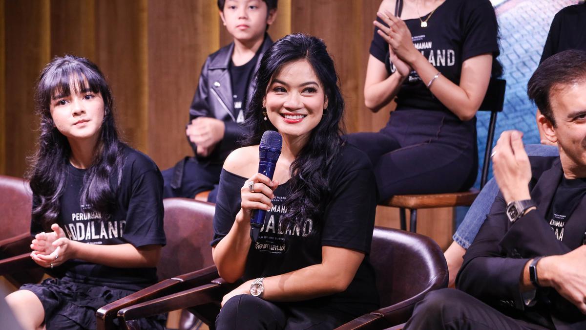 Titi Kamal Suka Berburu Hantu dan Main di Kuburan: Film Horor Indonesia Baru Mulai Tumbuh